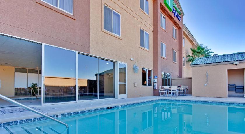 Holiday Inn Express Las Vegas-Nellis By Ihg Exterior photo