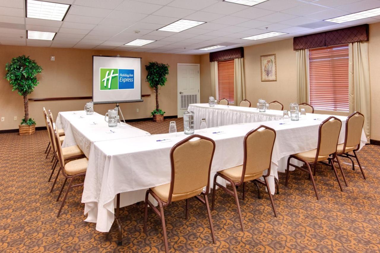 Holiday Inn Express Las Vegas-Nellis By Ihg Exterior photo